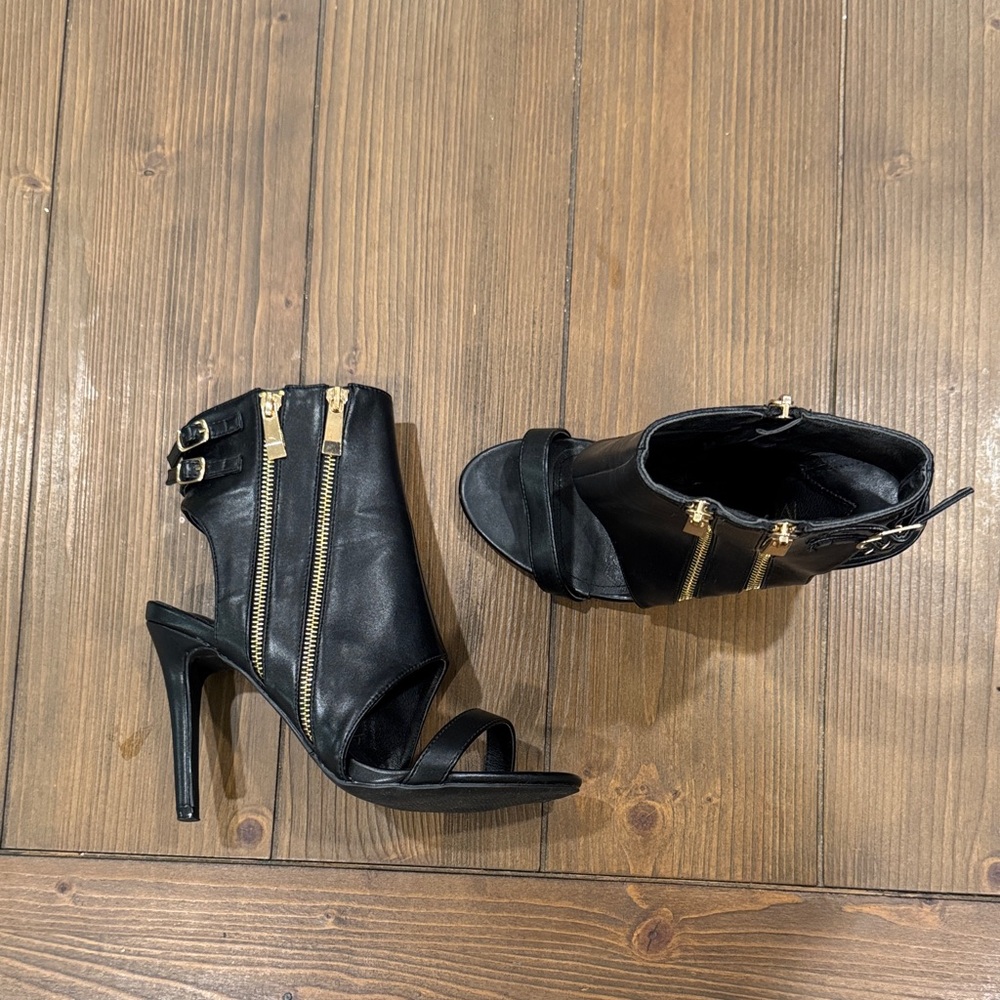 Chic Black Heeled Sandals with Gold Zipper Accents